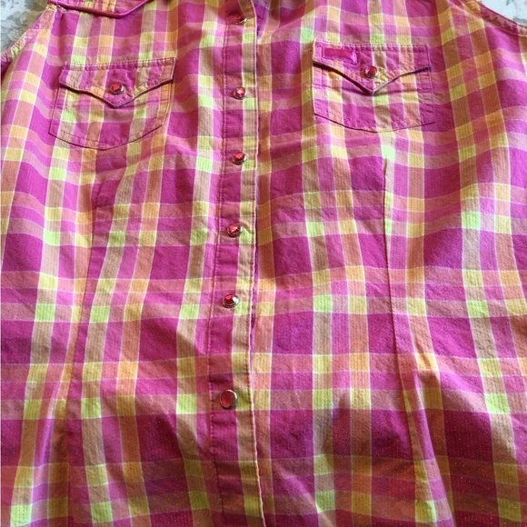 Women’s sleeveless western pink plaid shirt - Picture 5 of 6